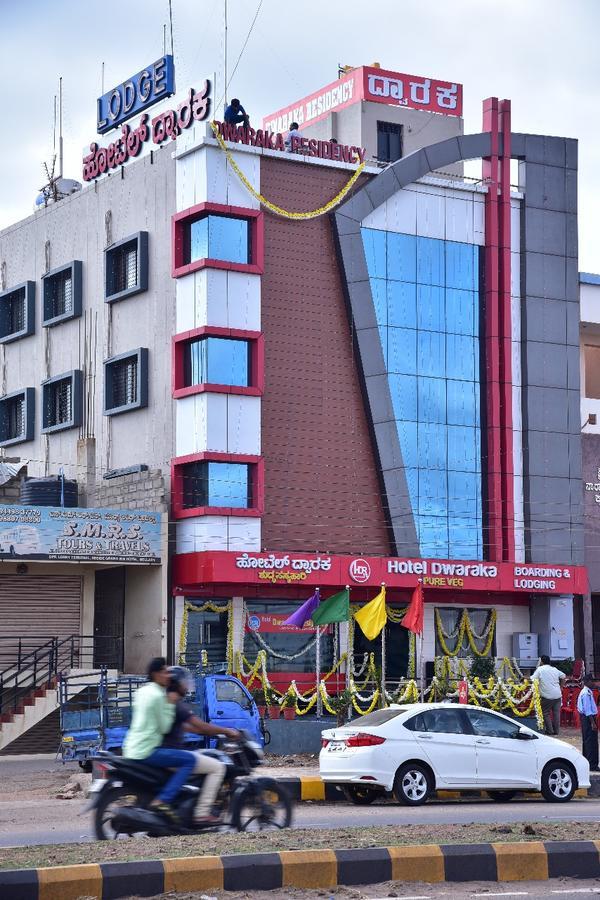بيلاري Iroomz Dwaraka Residency المظهر الخارجي الصورة