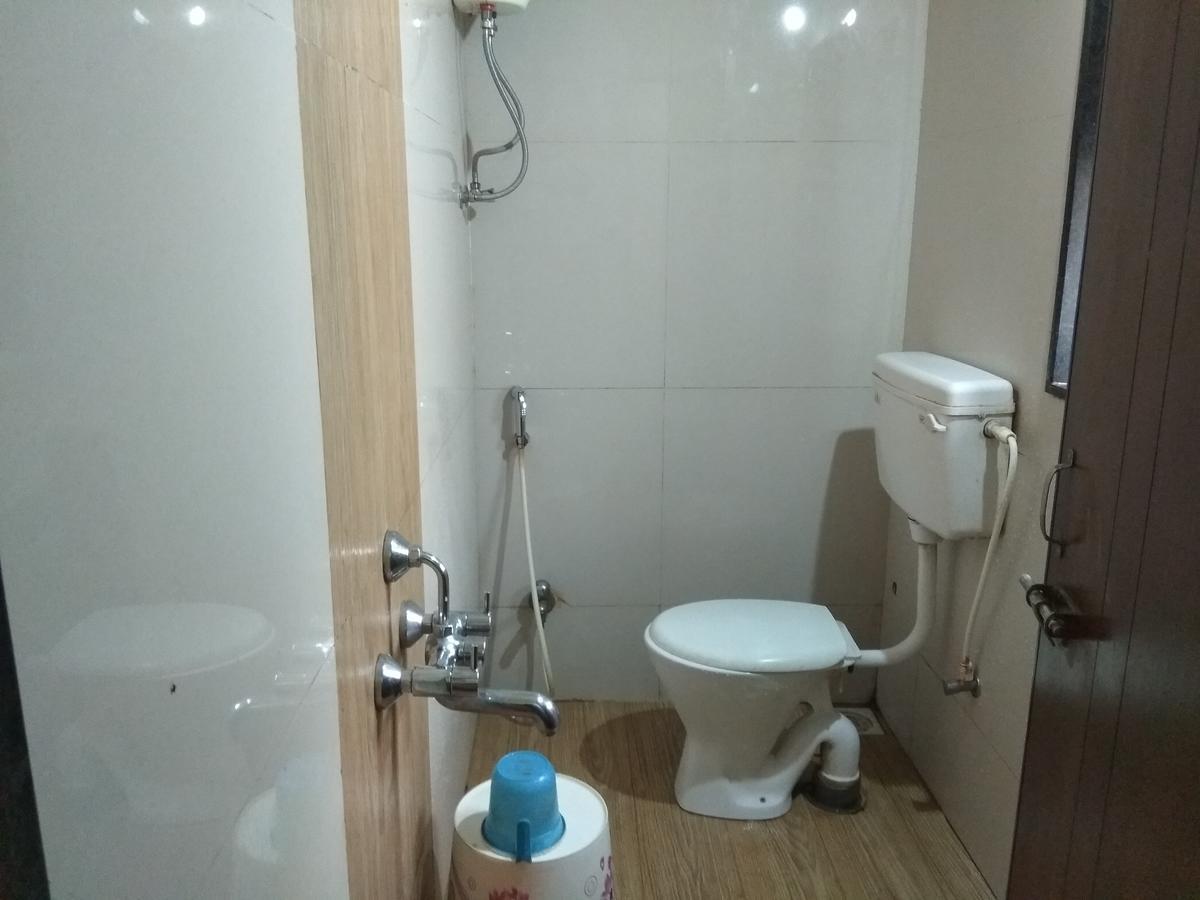 بيلاري Iroomz Dwaraka Residency المظهر الخارجي الصورة
