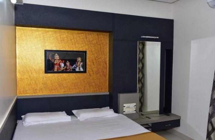 بيلاري Iroomz Dwaraka Residency المظهر الخارجي الصورة
